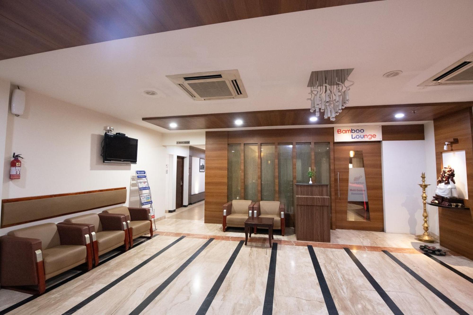 โรงแรม ไฮพอยต์ Tiruchirappalli ภายนอก รูปภาพ
